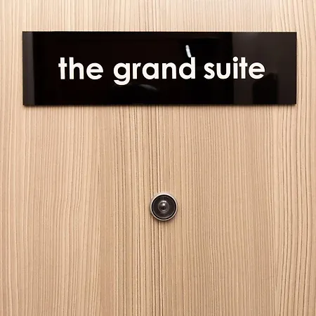 Downtown Luxury Boutique - The Grand *