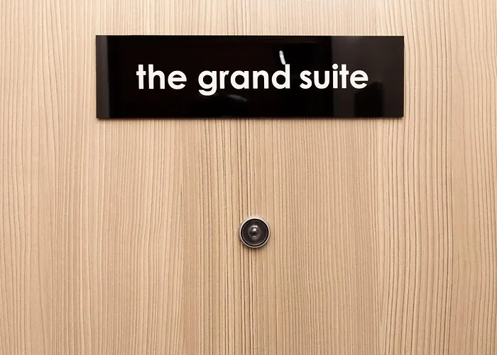 Downtown Luxury Boutique - The Grand *